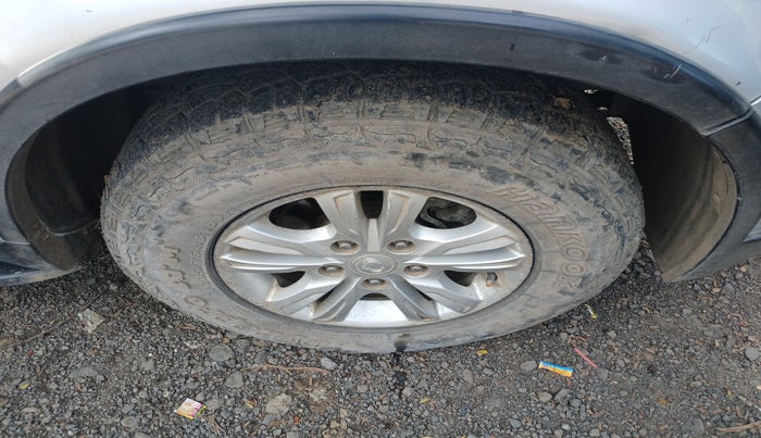 2013 Ssangyong Rexton RX7, Diesel, Automatic, 1,49,332 km, tyre