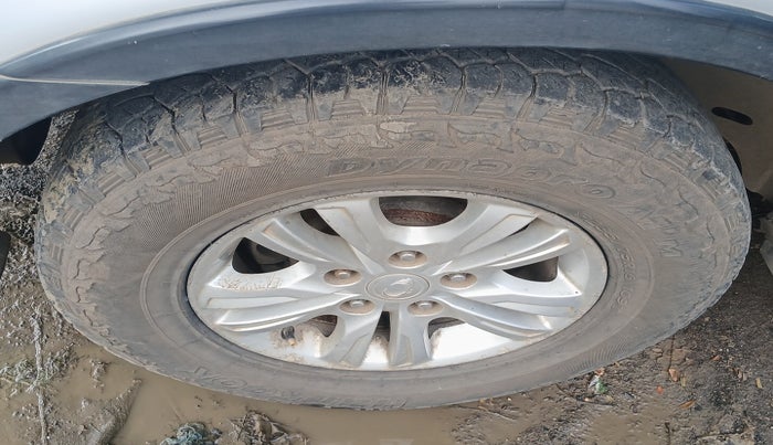 2013 Ssangyong Rexton RX7, Diesel, Automatic, 1,49,332 km, tyre