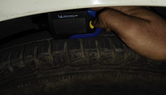 2012 Hyundai i10 MAGNA 1.2, Petrol, Manual, 2,34,984 km, tyre