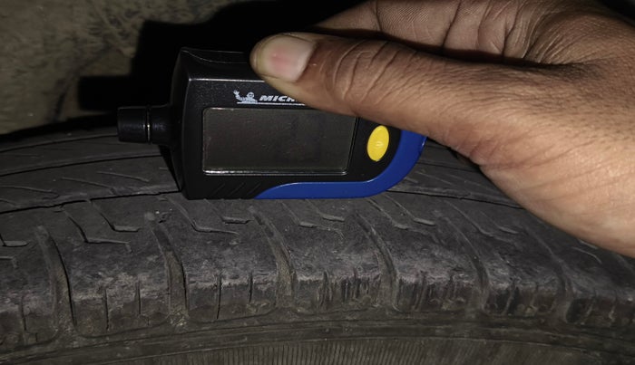 2012 Hyundai i10 MAGNA 1.2, Petrol, Manual, 2,34,984 km, tyre