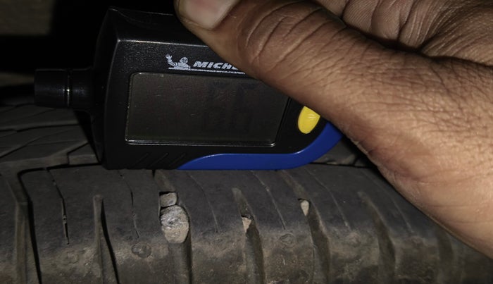 2012 Hyundai i10 MAGNA 1.2, Petrol, Manual, 2,34,984 km, tyre