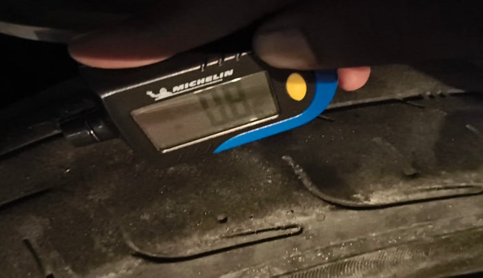 2012 Hyundai i10 MAGNA 1.2, Petrol, Manual, 2,34,984 km, tyre