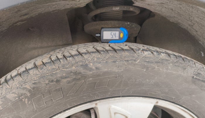 2015 Mahindra XUV500 W8, Diesel, Manual, 1,28,016 km, tyre
