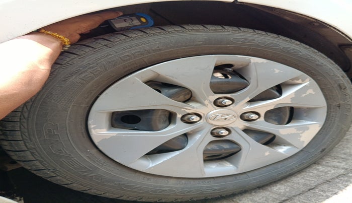 2016 Hyundai Xcent S 1.2, Petrol, Manual, 1,94,831 km, tyre