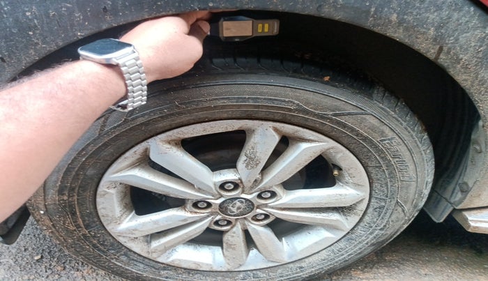 2015 Hyundai Creta SX PLUS 1.6 PETROL, Petrol, Manual, 60,987 km, tyre