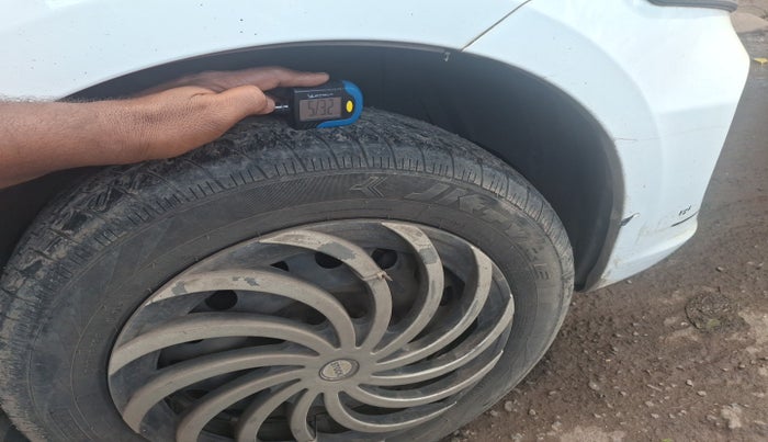 2015 Maruti Ertiga VXI CNG, Petrol, Manual, 1,19,228 km, tyre