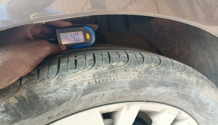 2015 Volkswagen Vento HIGHLINE PETROL AT, Petrol, Automatic, 64,381 km, tyre