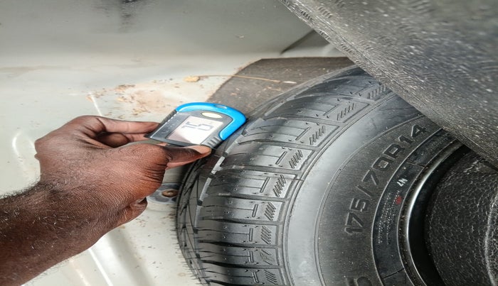 2015 Volkswagen Vento HIGHLINE PETROL AT, Petrol, Automatic, 64,381 km, tyre