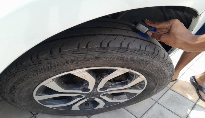 2014 Nissan Terrano XL (D), Diesel, Manual, 1,95,166 km, tyre