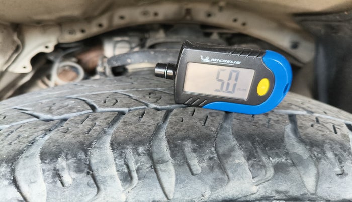 2012 Toyota Fortuner 3.0 4X2 AT, Diesel, Automatic, 1,80,000 km, tyre