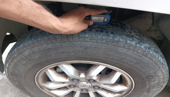 2015 Mahindra TUV300 T8, Diesel, Manual, 63,814 km, tyre