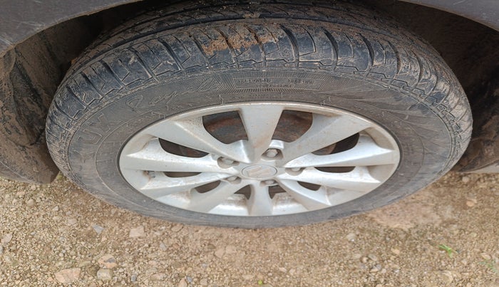 2013 Maruti Ertiga ZXI, Petrol, Manual, 91,604 km, tyre