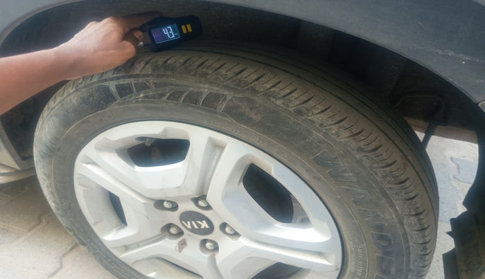 2020 KIA SONET HTK PLUS 1.0 IMT, Petrol, Manual, 53,000 km, tyre