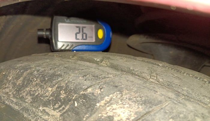 2010 Hyundai i10 MAGNA 1.1, Petrol, Manual, 1,42,412 km, tyre