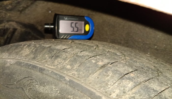 2010 Hyundai i10 MAGNA 1.1, Petrol, Manual, 1,42,412 km, tyre