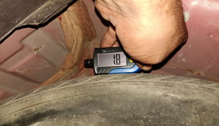 2010 Hyundai i10 MAGNA 1.1, Petrol, Manual, 1,42,412 km, tyre