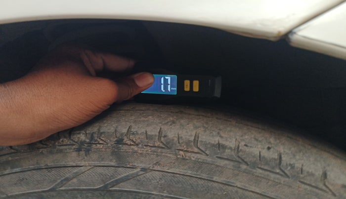 2010 Maruti Swift VDI, Diesel, Manual, 1,41,800 km, tyre