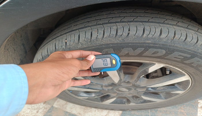 2018 Mahindra XUV500 W11, Diesel, Manual, 1,23,796 km, tyre