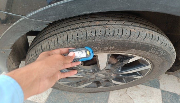 2018 Mahindra XUV500 W11, Diesel, Manual, 1,23,796 km, tyre