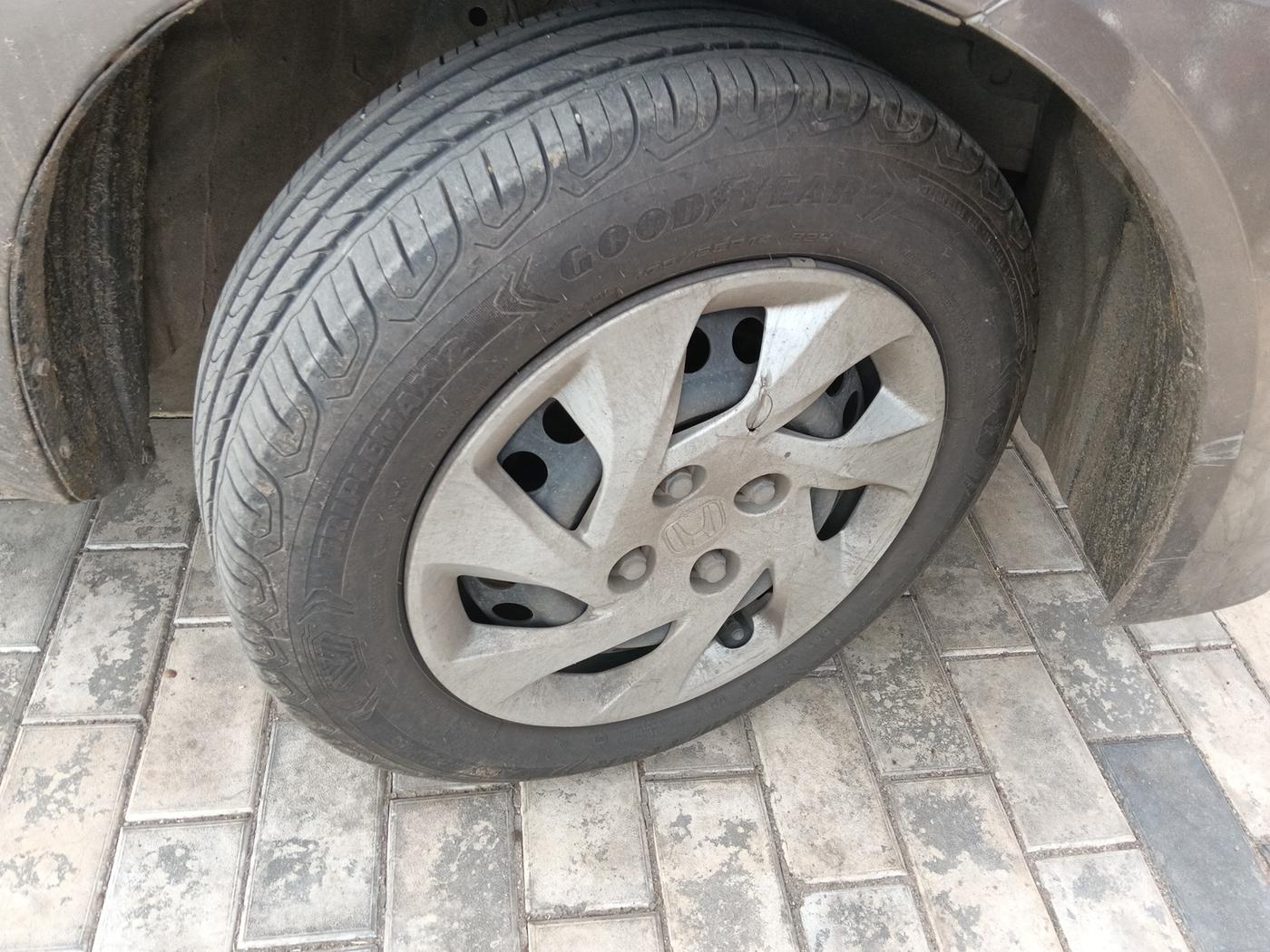 2014 Honda Amaze 1.5L I-DTEC S, Diesel, Manual, 1,59,250 km, tyre