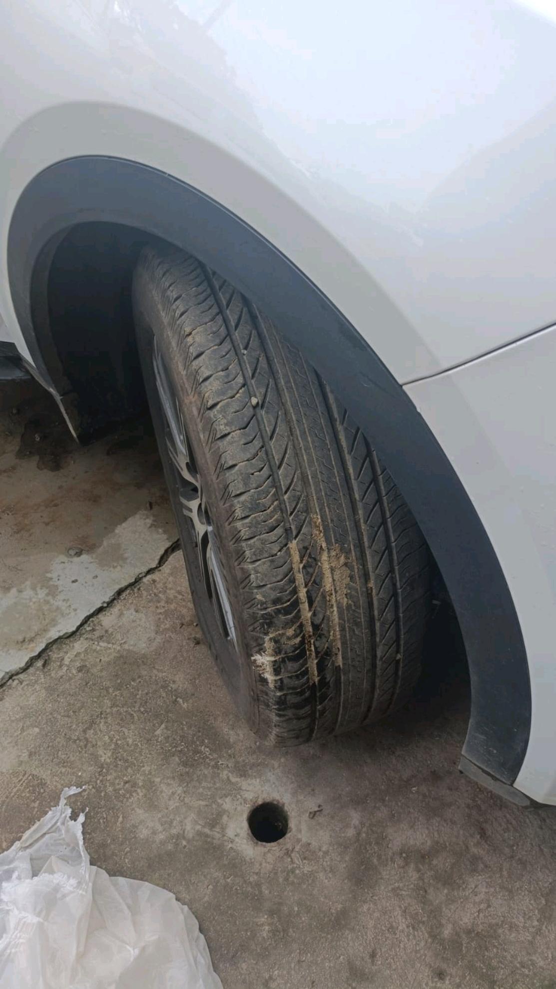 2024 Mahindra XUV700 AX 7 LUXURY D AT 7 STR, Diesel, Automatic, 15,872 km, tyre