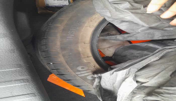 2017 Maruti Baleno ZETA PETROL 1.2, Petrol, Manual, 28,727 km, tyre