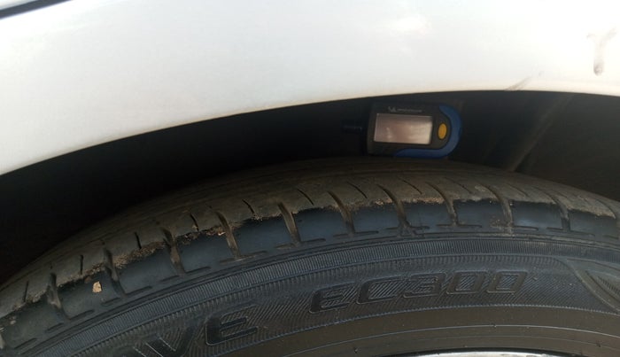 2011 Nissan Sunny XV PETROL, Petrol, Manual, 1,21,460 km, tyre