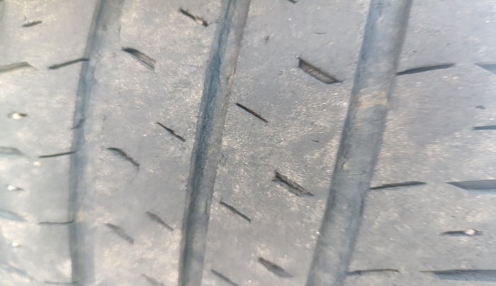 2022 Maruti Dzire ZXI CNG, Petrol, Manual, 72,676 km, tyre