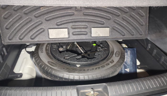 2016 Hyundai Creta  SX 1.6 Petrol , Petrol, Manual, 1,32,000 km, tyre