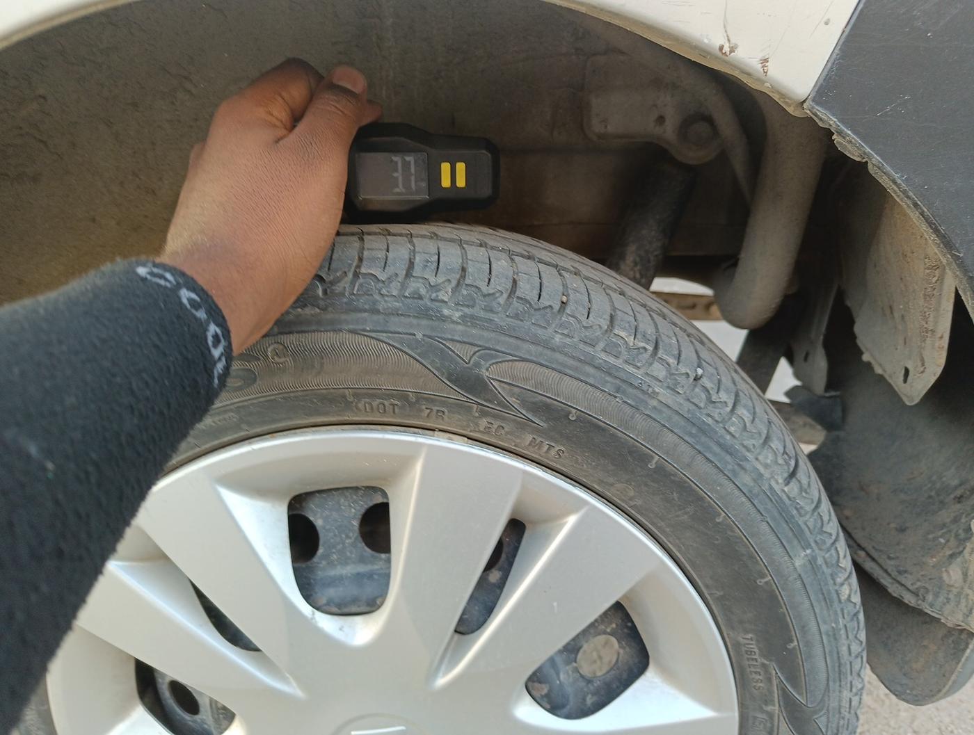 2013 Maruti Wagon R 1.0 VXI, Petrol, Manual, 71,400 km, tyre
