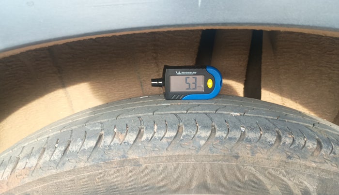 2022 Maruti XL6 ALPHA MT, Petrol, Manual, 25,352 km, tyre