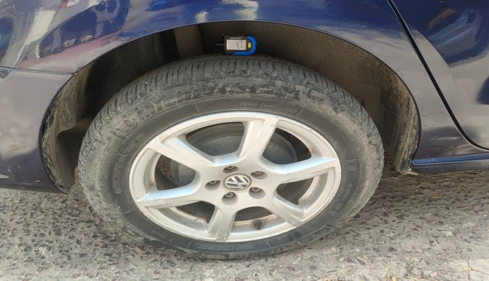 2013 Volkswagen Vento HIGHLINE PETROL AT, Petrol, Automatic, 81,369 km, tyre