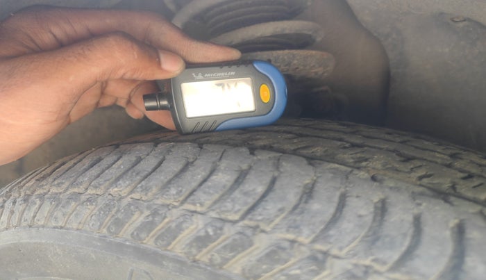 2011 Volkswagen Vento TRENDLINE 1.6, Petrol, Manual, 76,300 km, tyre