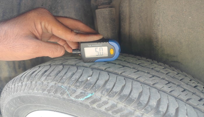 2011 Volkswagen Vento TRENDLINE 1.6, Petrol, Manual, 76,300 km, tyre