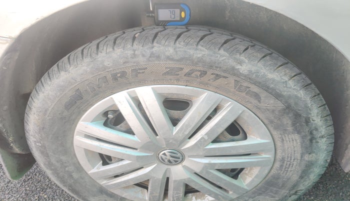 2011 Volkswagen Vento TRENDLINE 1.6, Petrol, Manual, 1,24,142 km, tyre