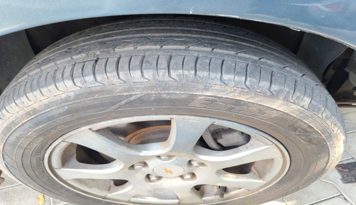 2010 Chevrolet Cruze LTZ AT, Diesel, Automatic, 1,32,944 km, tyre