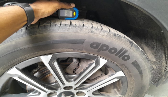 2023 Mahindra XUV700 AX 7 D AT 7 STR, Diesel, Automatic, 73,678 km, tyre