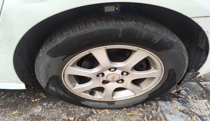2010 Chevrolet Cruze LTZ, Diesel, Manual, 1,94,877 km, tyre