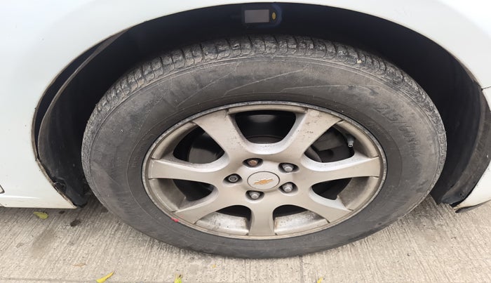 2010 Chevrolet Cruze LTZ, Diesel, Manual, 1,94,877 km, tyre