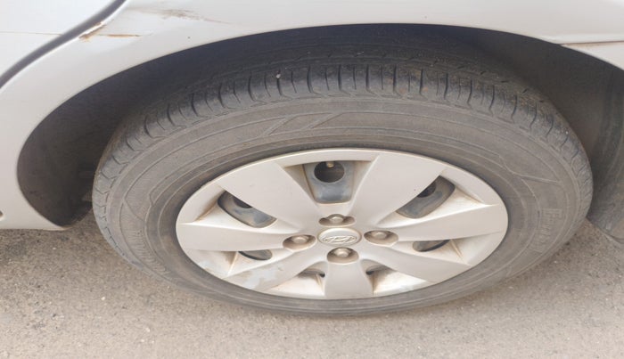 2010 Hyundai Verna TRANSFORM 1.6 VTVT, Petrol, Manual, 57,458 km, tyre