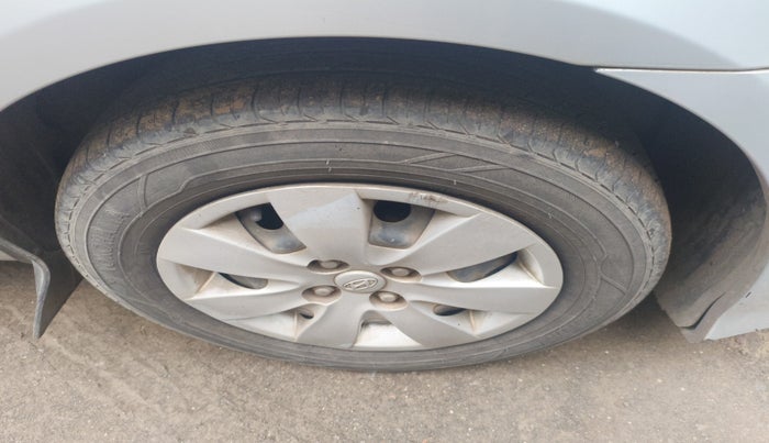 2010 Hyundai Verna TRANSFORM 1.6 VTVT, Petrol, Manual, 57,458 km, tyre