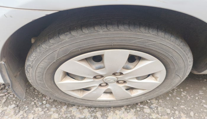 2010 Hyundai Verna TRANSFORM 1.6 VTVT, Petrol, Manual, 57,458 km, tyre