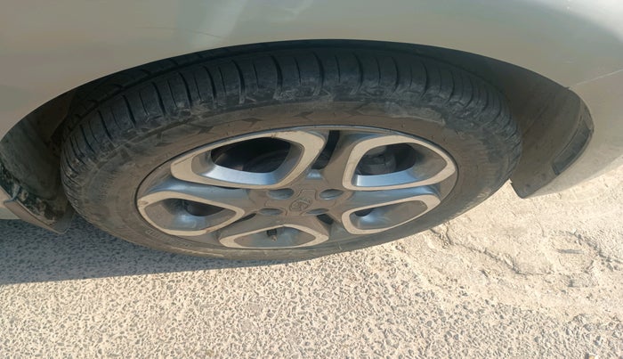 2019 Hyundai Elite i20 ASTA (O) CVT, Petrol, Automatic, 57,528 km, tyre