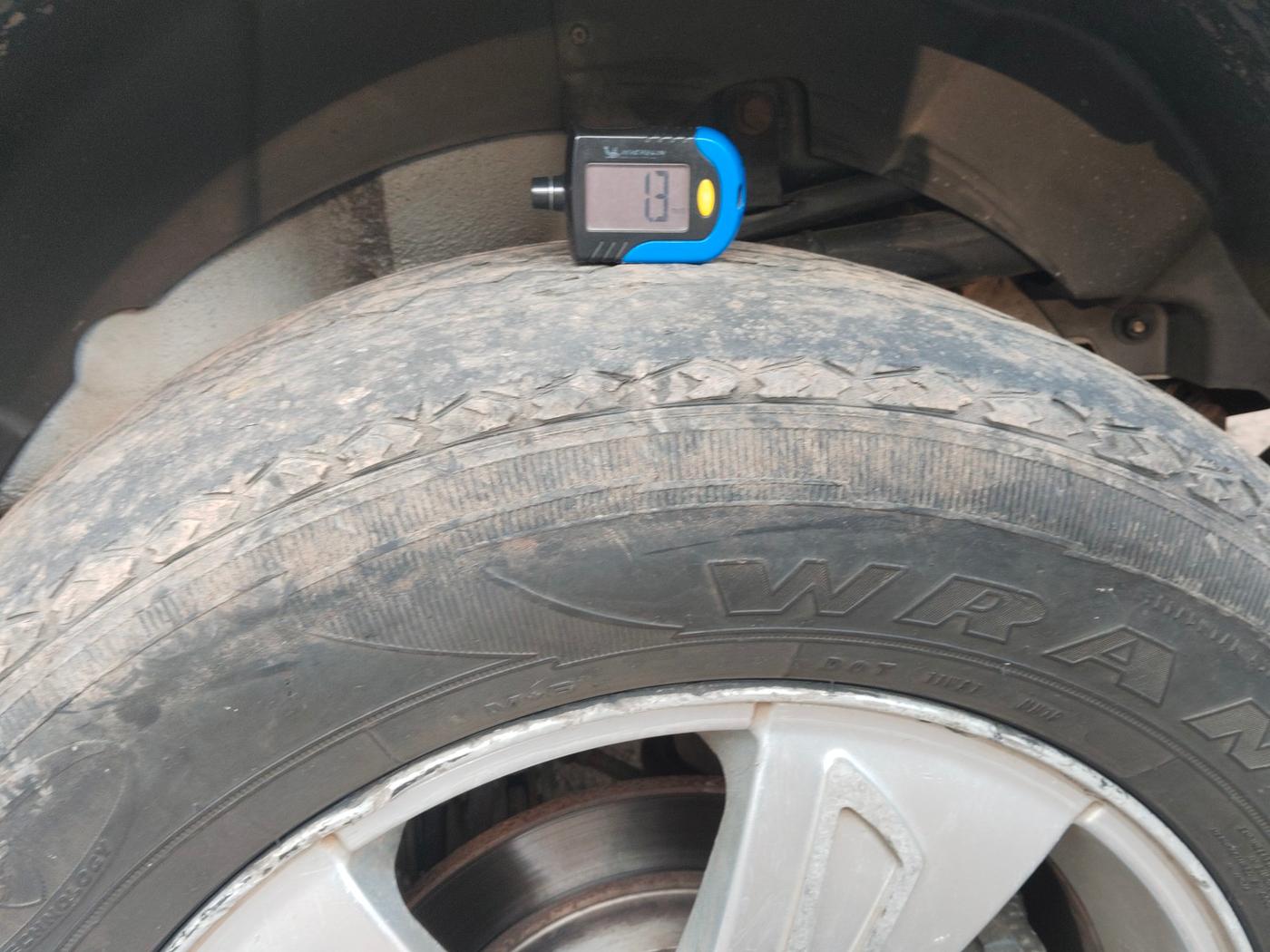 2013 Mahindra XUV500 W8, Diesel, Manual, 92,403 km, tyre