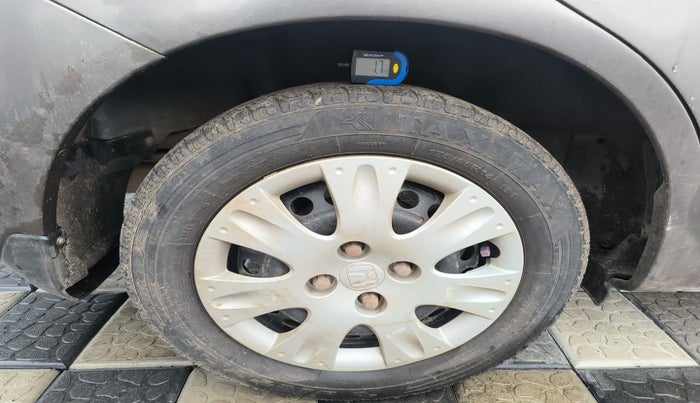 2013 Honda Amaze 1.2L I-VTEC S, Petrol, Manual, 1,14,128 km, tyre
