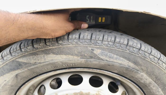 2014 Maruti Alto 800 STD, Petrol, Manual, 1,05,397 km, tyre