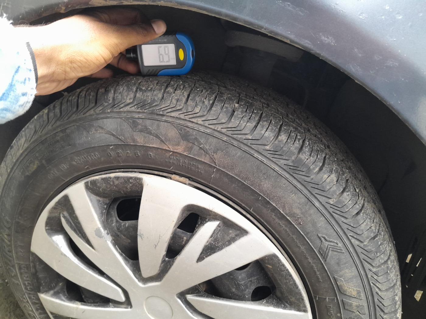 2010 Ford Figo ZXI 1.2 PETROL, Petrol, Manual, 1,10,500 km, tyre