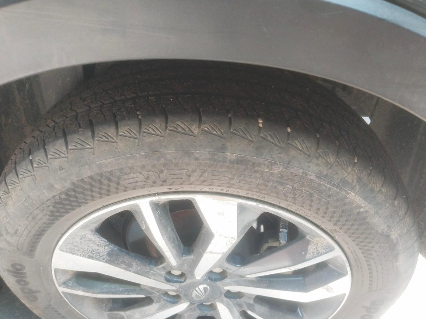 2020 Mahindra XUV300 W8 (O) 1.2 PETROL, Petrol, Manual, 1,50,433 km, tyre