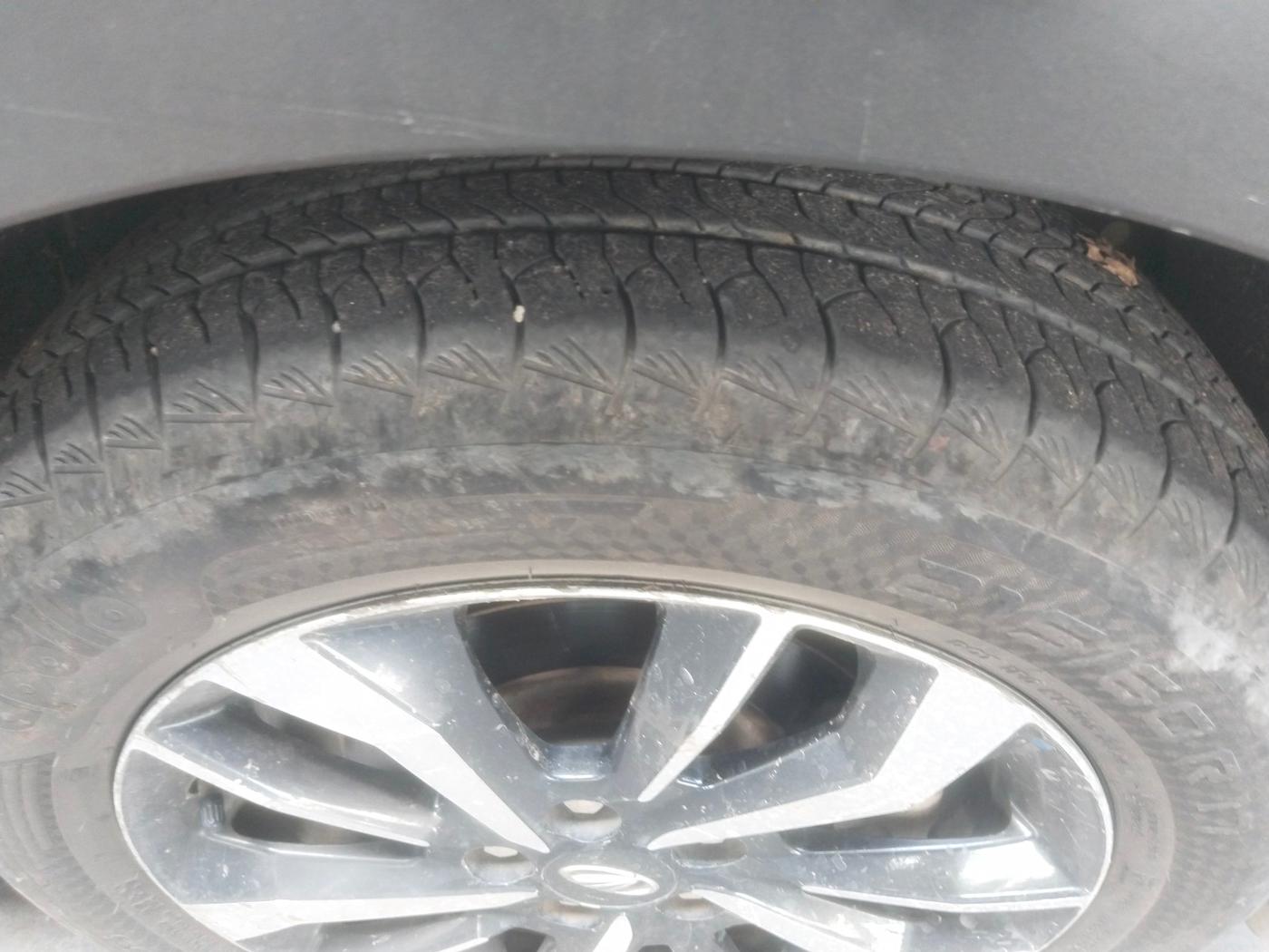 2020 Mahindra XUV300 W8 (O) 1.2 PETROL, Petrol, Manual, 1,50,433 km, tyre