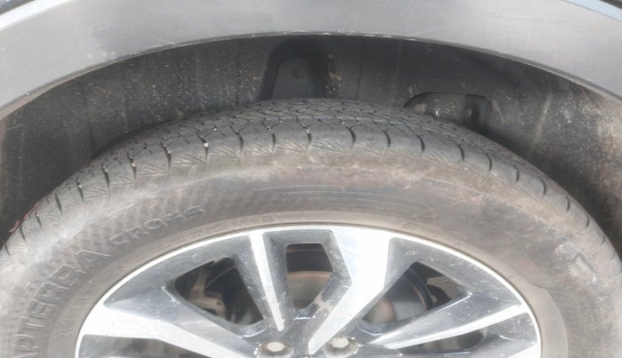 2020 Mahindra XUV300 W8 (O) 1.2 PETROL, Petrol, Manual, 1,50,433 km, tyre